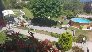 an aerial view of a garden with a pool and a house at Hotel Restaurant Le Traineau in Clelles