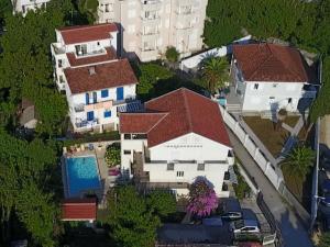 A bird's-eye view of Apartments Pean