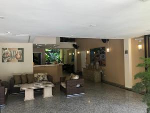 Posezení v ubytování Fabuloso flat 243 Amarílis 2 piscinas climatizadas, carregador veiculo elétrico Riviera de São Lourenço, Bertioga Apartamento Duplex inteiro, cozinha equipada completa, serviço de praia, limpeza e trocas diária de toalhas, wi-fi 500mb + 149 fotografií