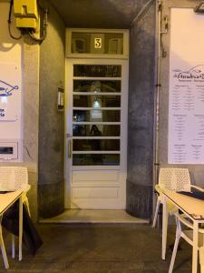 a door to a wine cellar with tables and chairs at Apto Comfortable en María Pita, Centro Ciudad in A Coruña