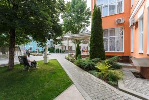 Κήπος έξω από το Kras Hotel Resort & Spa