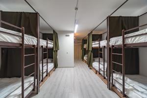 a row of bunk beds in a dorm room at Uley Hostel in Krasnogorsk