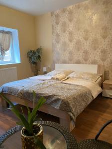 A bed or beds in a room at Virág Vendégház Még 37 kép
