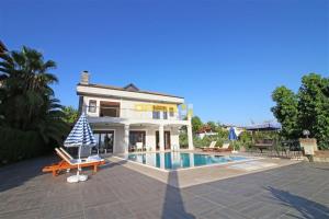fethiye ciftlik de 4 odali ozel havuzlu villa kargi turkey booking com