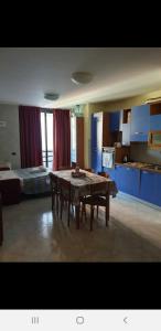 Kuchyň nebo kuchyňský kout v ubytování Caravaggio Apartments