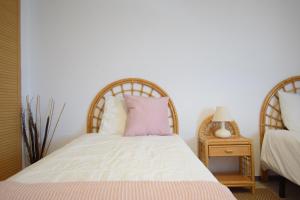 A bed or beds in a room at Las Eras - La casa frente al mar