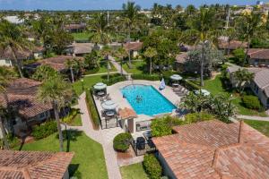 O vedere a piscinei de la sau din apropiere de Ocean Side Resort - updated Villa