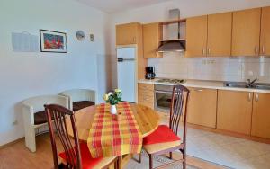 Kuchyňa alebo kuchynka v ubytovaní Apartments Biserka