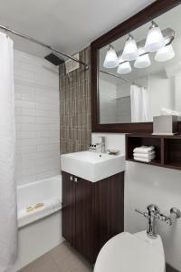 Koupelna v ubytování Executive Hotel Pacific