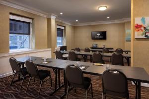 TV a/nebo společenská místnost v ubytování Executive Hotel Pacific