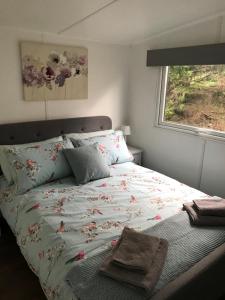 Säng eller sängar i ett rum på Daffodil Lodge