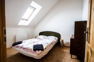 Postel nebo postele na pokoji v ubytování Statek Luníkov