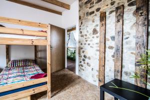 Ein Etagenbett oder Etagenbetten in einem Zimmer der Unterkunft Statek Luníkov