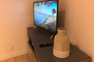 Μια τηλεόραση ή/και κέντρο ψυχαγωγίας στο Appartement cosy