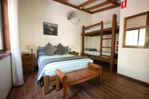 Postel nebo postele na pokoji v ubytování Samurai Beach Bungalows