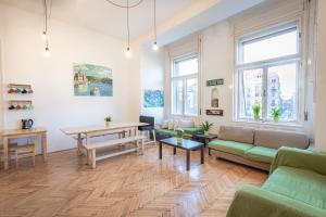 Posezení v ubytování Spicy Hostel + 23 fotografií