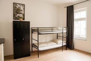 Łóżko lub łóżka piętrowe w pokoju w obiekcie esports house Germany