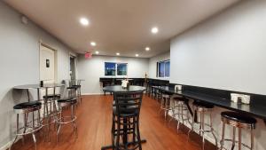 Restaurace v ubytování Ramada by Wyndham Flagstaff East + 37 fotografií