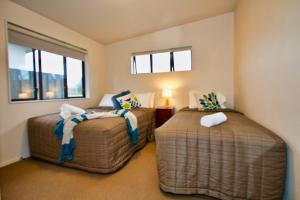A bed or beds in a room at Station Lodge