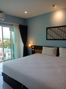 Ein Bett oder Betten in einem Zimmer der Unterkunft Phuket Chinoinn-SHAPlus Certified