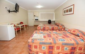 Letto o letti in una camera di Leichhardt Hotel Motel Cloncurry