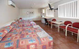Letto o letti in una camera di Leichhardt Hotel Motel Cloncurry