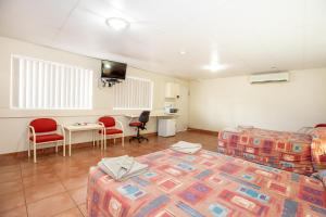 TV a/nebo společenská místnost v ubytování Leichhardt Hotel Motel Cloncurry