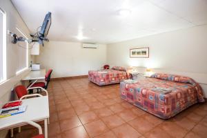 Postel nebo postele na pokoji v ubytování Leichhardt Hotel Motel Cloncurry