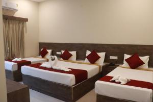 A bed or beds in a room at Hotel Rameswaram KNP Nest
