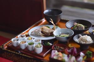 Makanan di atau berdekatan hotel