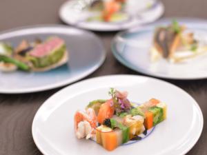 Makanan di atau berdekatan hotel
