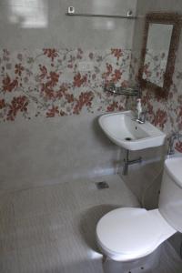 Bathroom sa Phoenix Serviced Apartment - Sai Illam