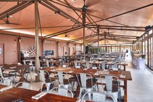 Ресторан / й інші заклади харчування у The ANMON Resort Bintan