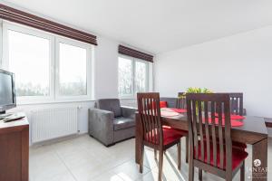 Televízia a/alebo spoločenská miestnosť v ubytovaní Jantar Apartamenty- Zielone Tarasy