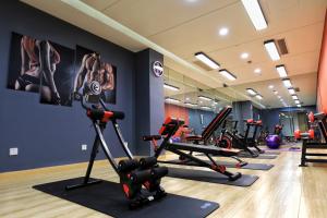 Fitness centrum a/nebo fitness zařízení v ubytování Jinjiang Metropolo Hotel Classic Nanjing Road (East) Shanghai