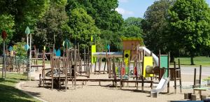 Kawasan permainan kanak-kanak di Ferienwohnung 2 in Nähe der Ostsee