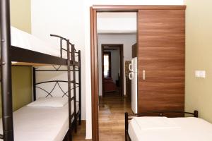 Postel nebo postele na pokoji v ubytování Anna Pousi Studios & Apartment