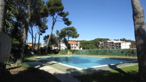 Bazén v ubytovaní Ñ-13 CALELLA DE PALAFRUGELL 4 PAX alebo v jeho blízkosti