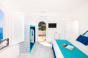a bedroom with a bed and a mirror at Blue Dreams in Positano