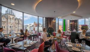 Oaspeți care stau la Clayton Hotel Cardiff