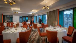Un restaurant sau alt loc unde se poate mânca la Clayton Hotel Cardiff