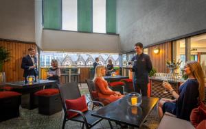 Oaspeți care stau la Clayton Hotel Cardiff