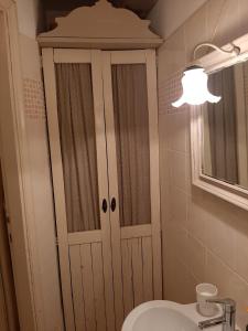 A bathroom at Agula Relais appartamento