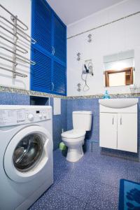 a bathroom with a washing machine and a toilet at Apartment near Obolon metro station in Kyiv