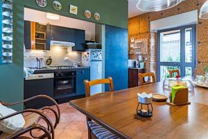 A kitchen or kitchenette at Lotus House