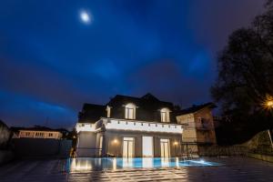 Bazén v ubytovaní Villa Eugenia Boutique Hotel alebo v jeho blízkosti