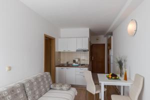 Kuchyňa alebo kuchynka v ubytovaní Apartments & Room Eva Slano