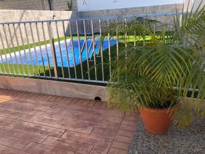Basen w obiekcie Casas Juani- chalet con piscina lub w pobliżu