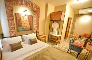A bed or beds in a room at Maravilloso Hotel Pera