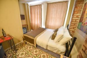 A bed or beds in a room at Maravilloso Hotel Pera